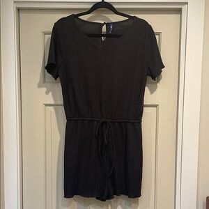 Black Ribbed Short Sleeve Romper Size Large